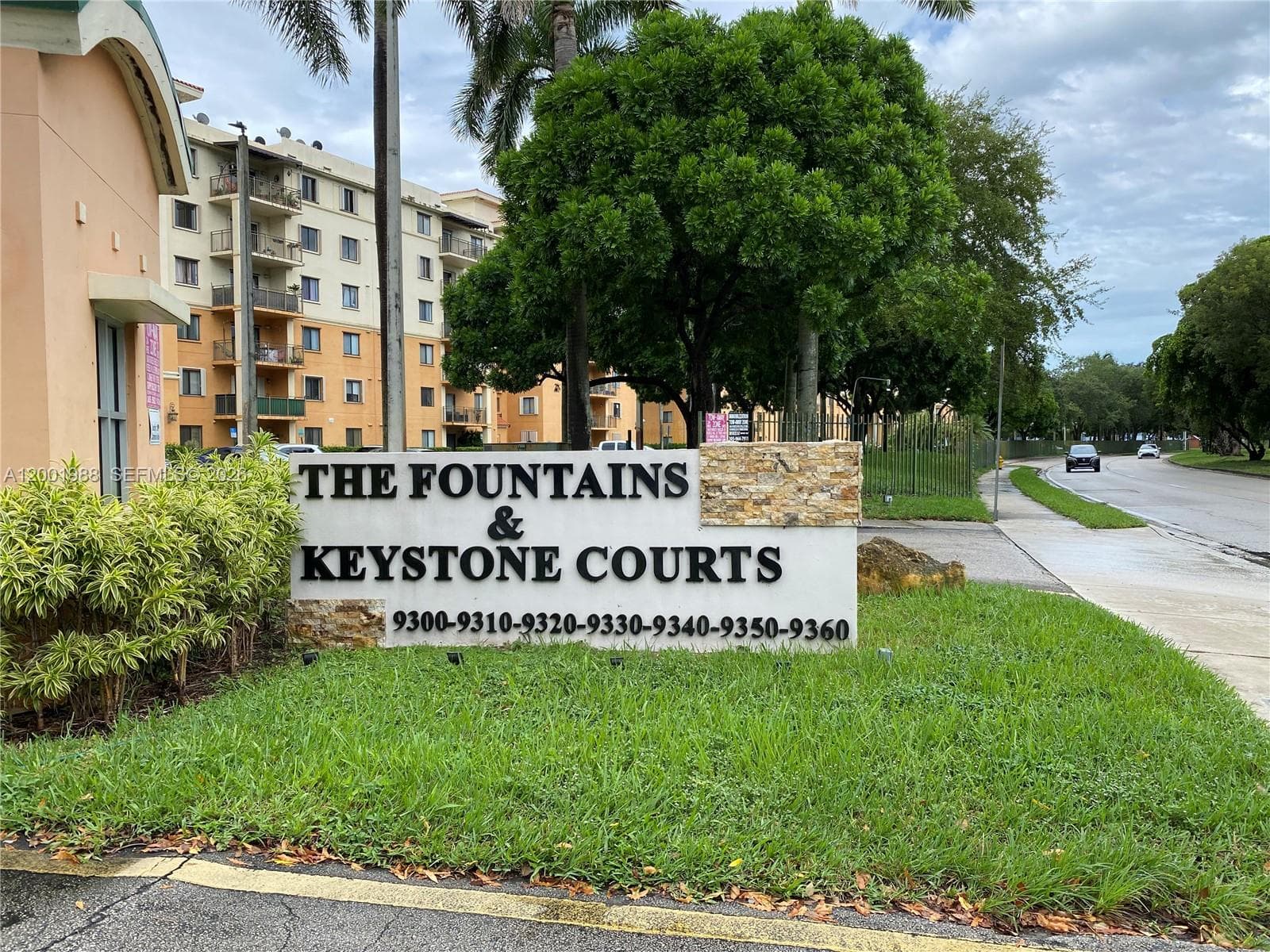 9320 Fontainebleau Blvd # 301, Miami FL 33172 — 31