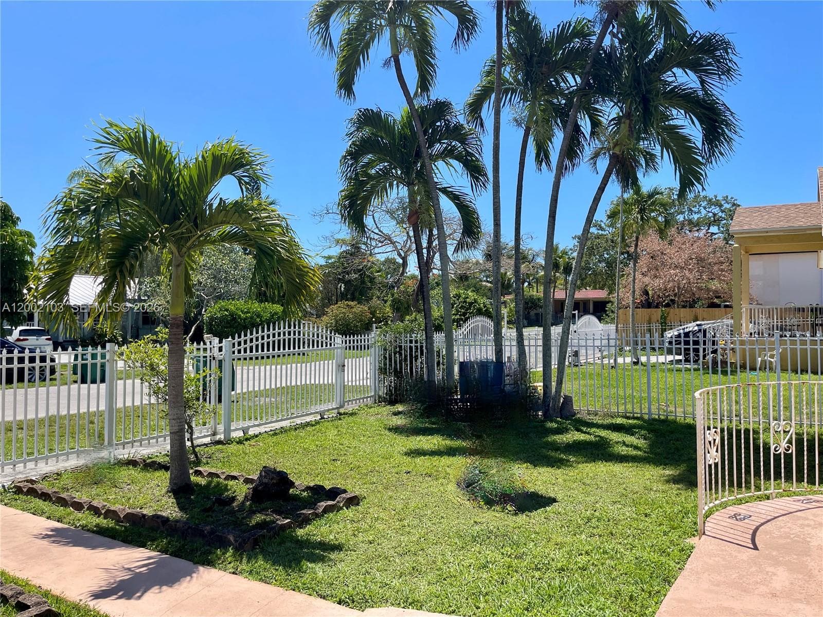 10820 NE 5th Ave, Miami FL 33161 — 23