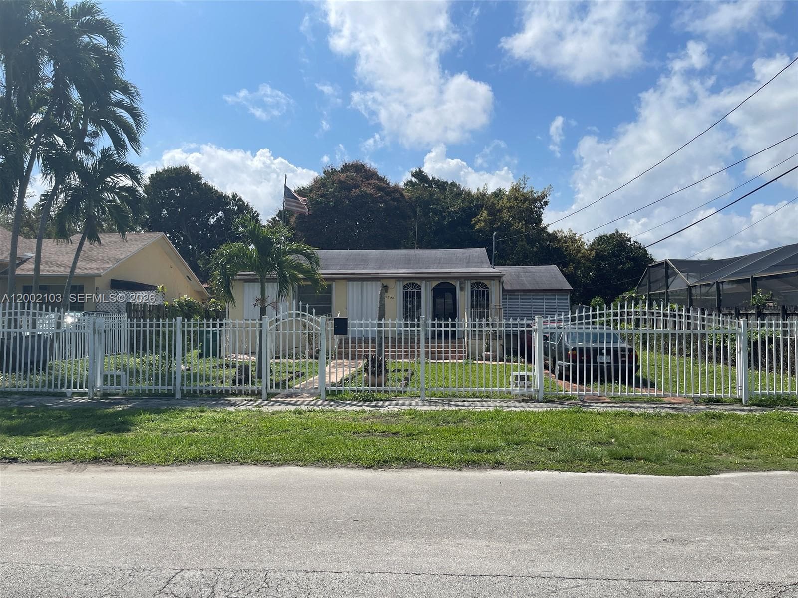 10820 NE 5th Ave, Miami FL 33161 — 24
