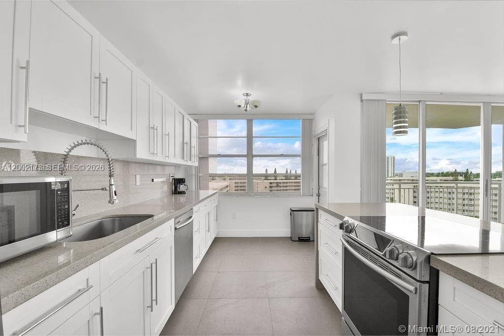 18041 Biscayne Blvd # 801, Aventura FL 33160 — 2
