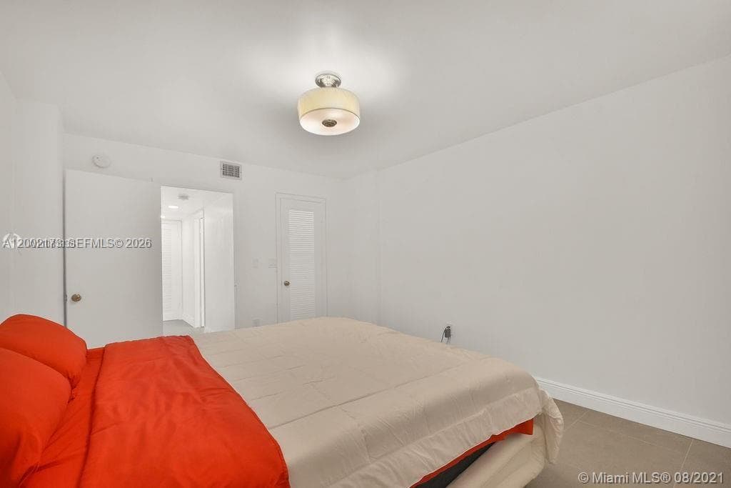 18041 Biscayne Blvd # 801, Aventura FL 33160 — 32