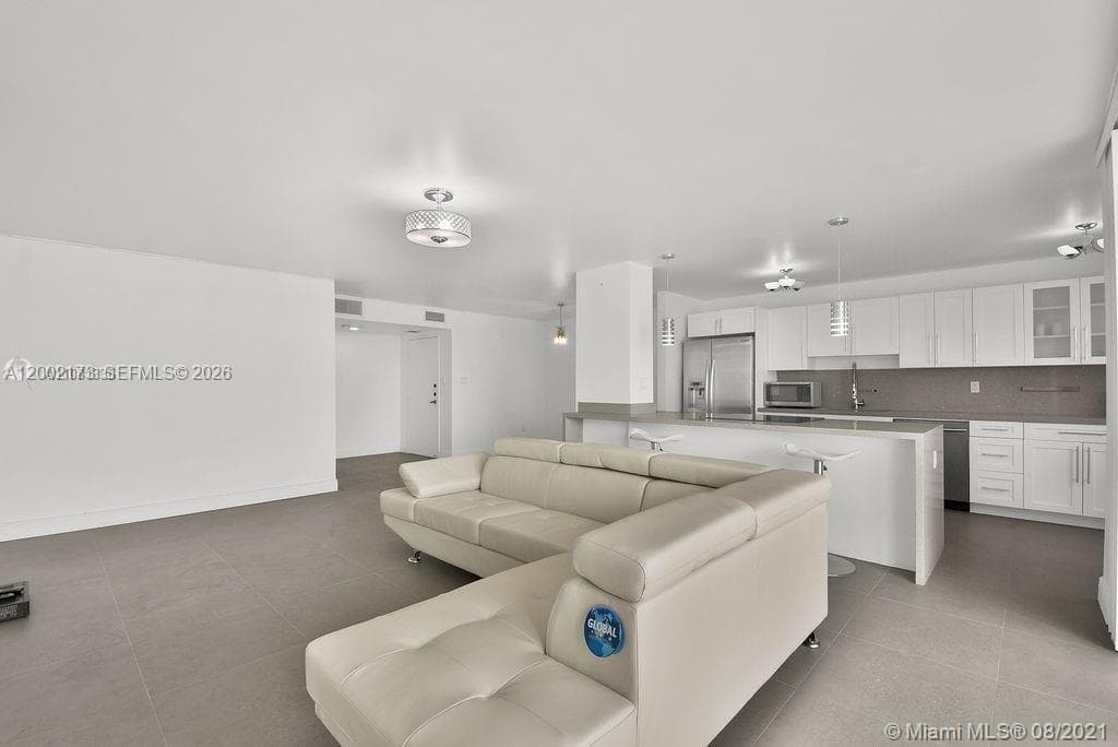 18041 Biscayne Blvd # 801, Aventura FL 33160 — 5