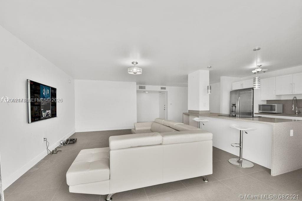 18041 Biscayne Blvd # 801, Aventura FL 33160 — 18