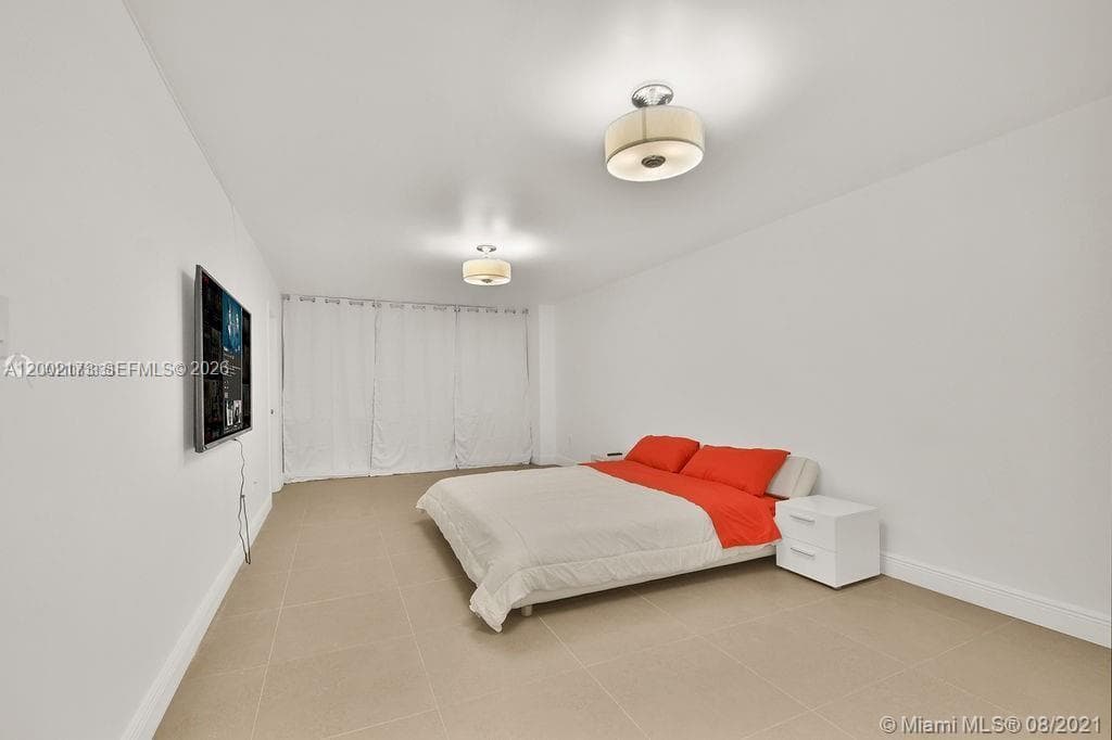 18041 Biscayne Blvd # 801, Aventura FL 33160 — 37