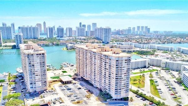 18041 Biscayne Blvd # 801, Aventura FL 33160 — 40