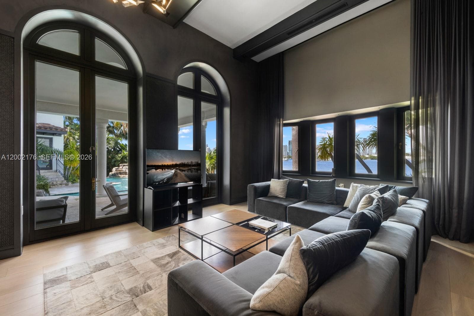 432 S Hibiscus Dr, Miami Beach FL 33139 — 12