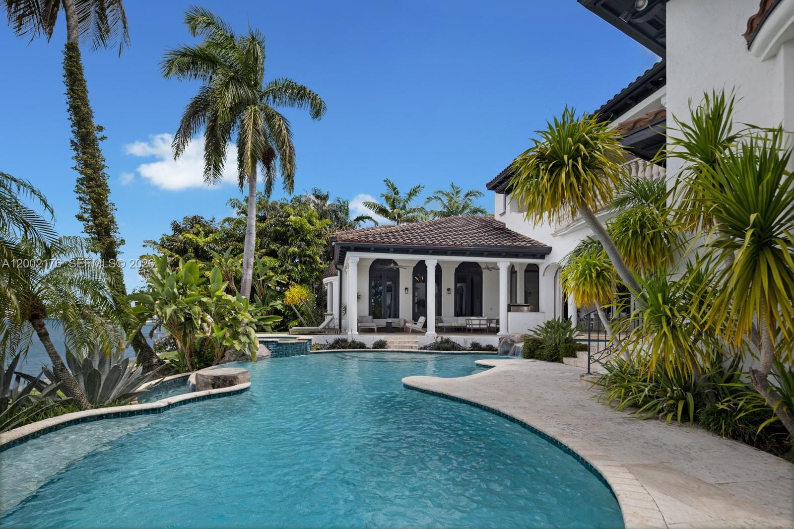 432 S Hibiscus Dr, Miami Beach FL 33139 — 24