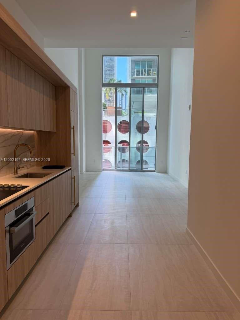 77 SE 5th street # 1011, Miami FL 33131 — 2