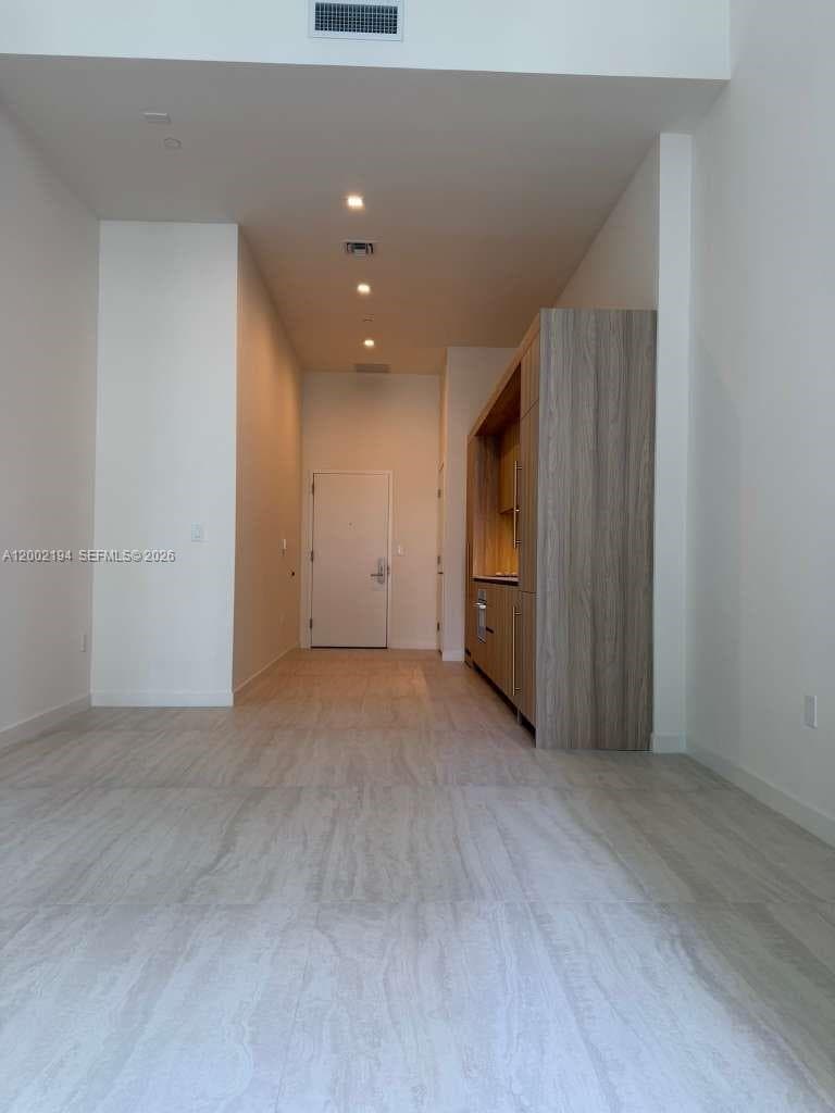 77 SE 5th street # 1011, Miami FL 33131 — 6