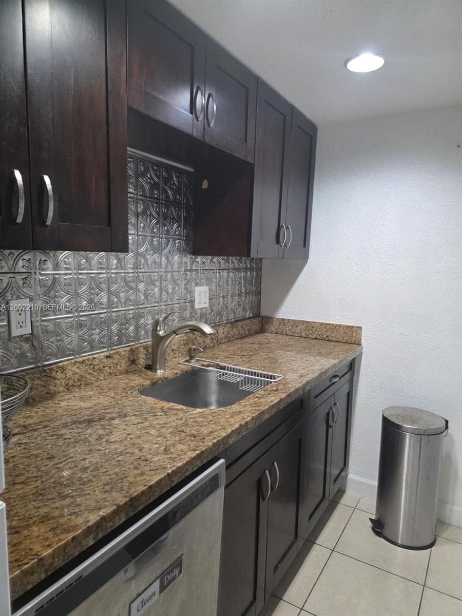 5055 NW 7th St # 602, Miami FL 33126 — 5