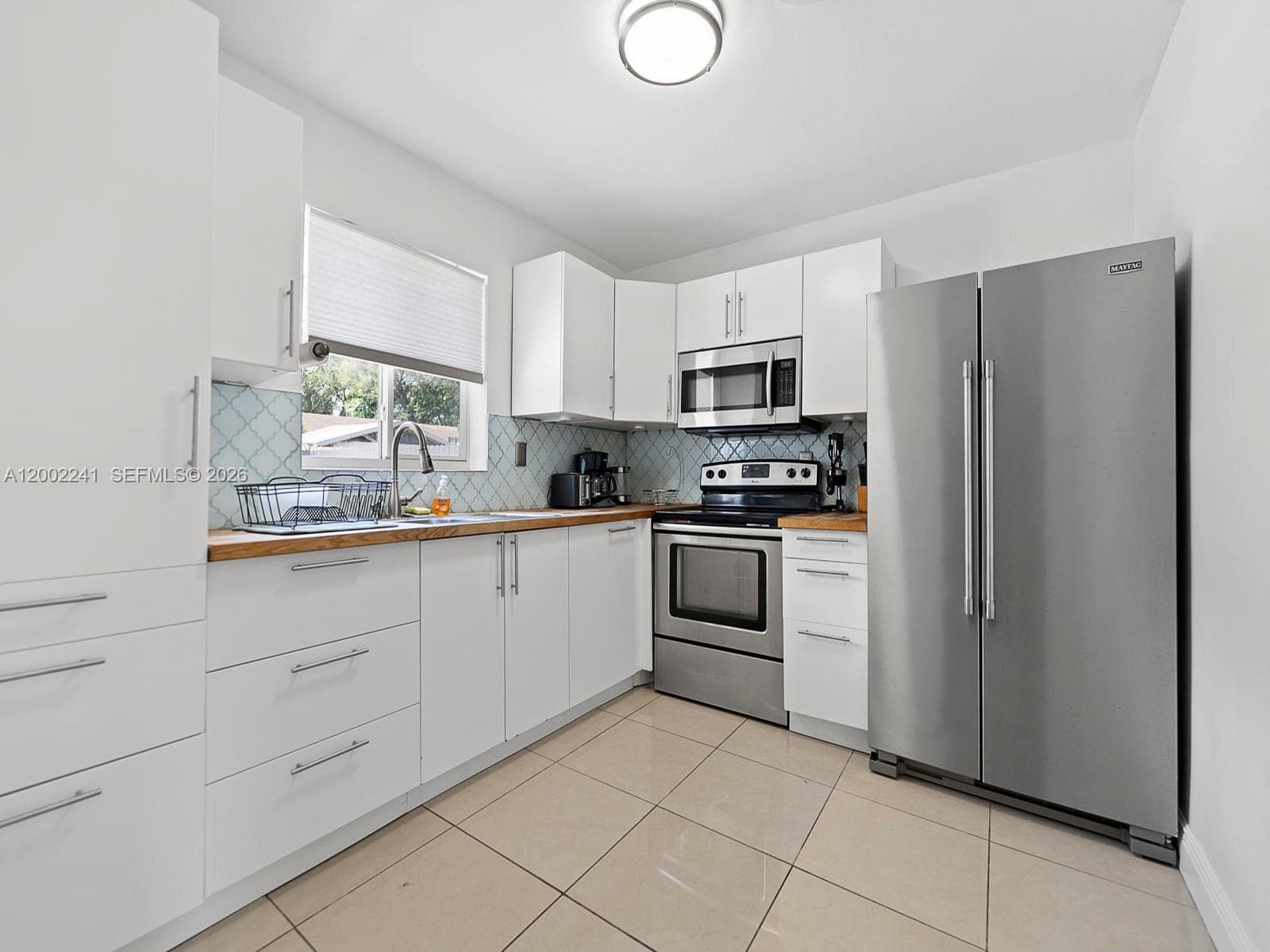 560 NE 161st St, Miami FL 33162 — 23