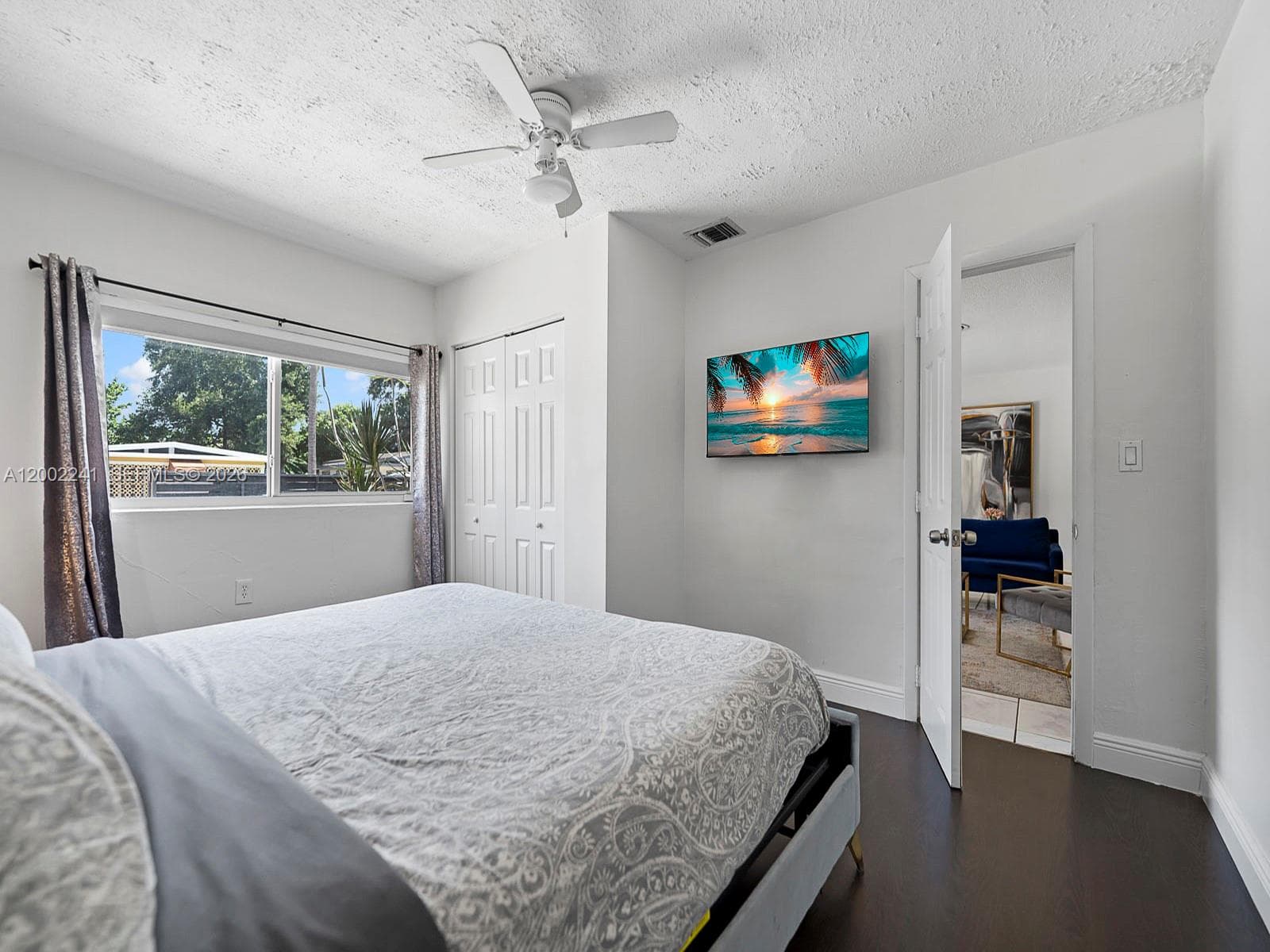 560 NE 161st St, Miami FL 33162 — 27