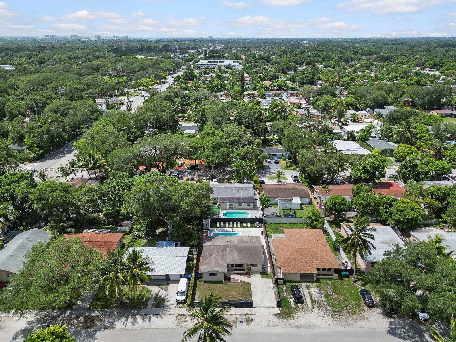 560 NE 161st St, Miami FL 33162 — 2