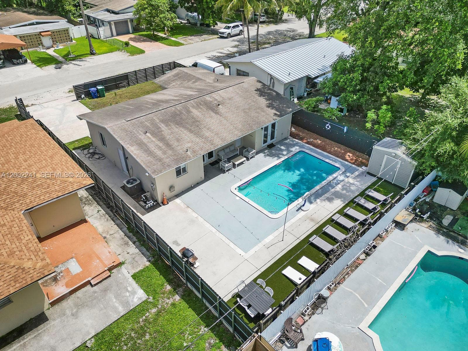 560 NE 161st St, Miami FL 33162 — 6