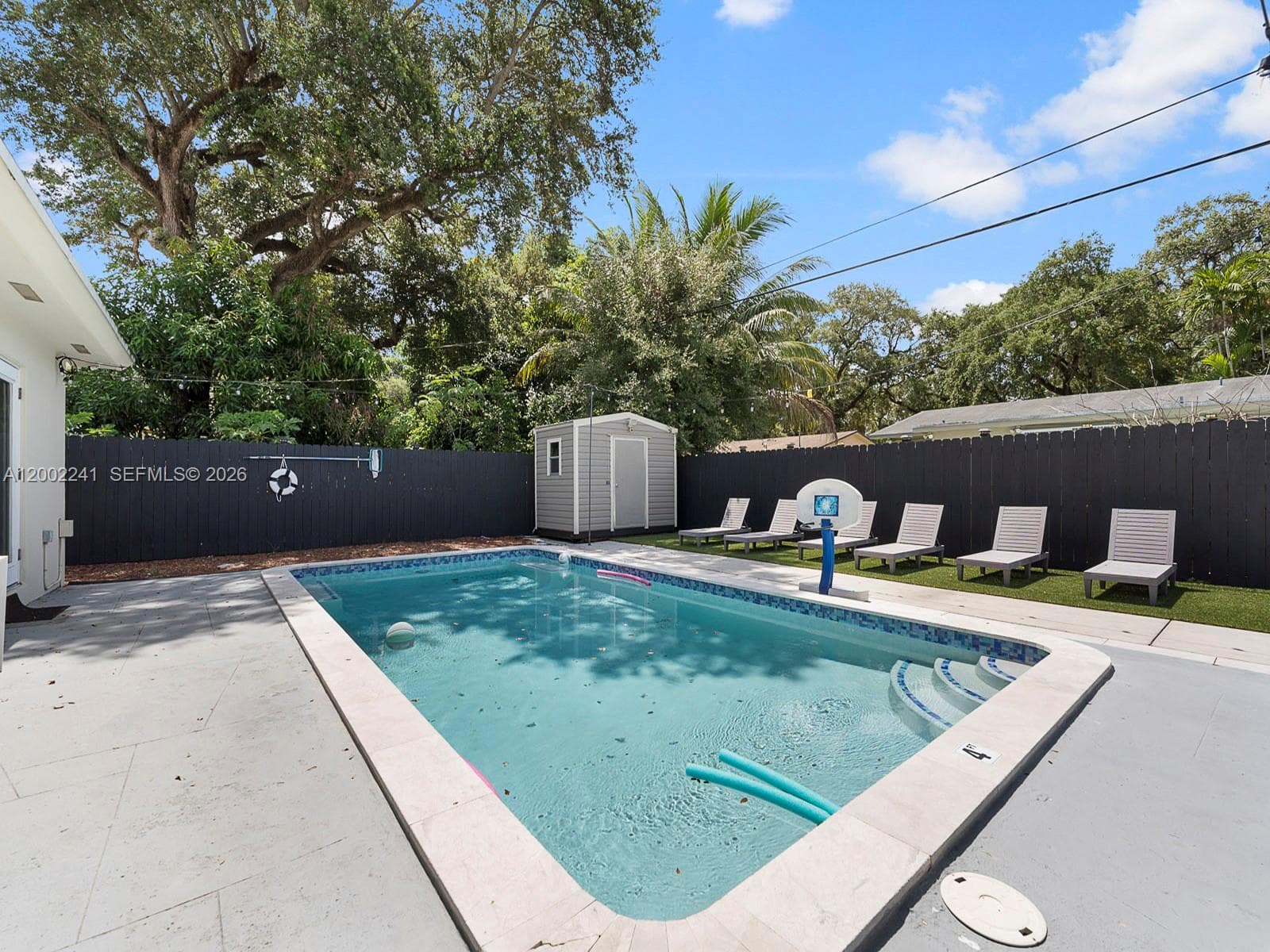 560 NE 161st St, Miami FL 33162 — 46