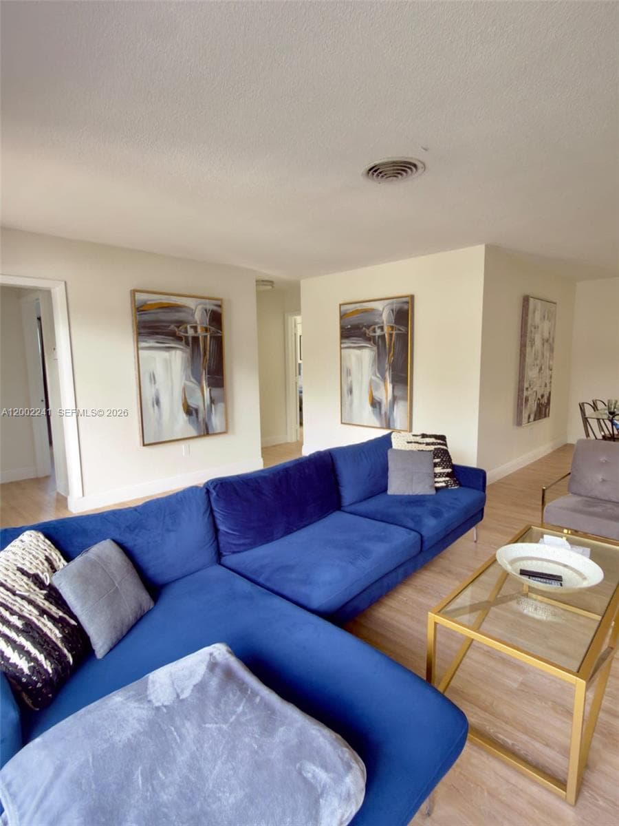 560 NE 161st St, Miami FL 33162 — 13