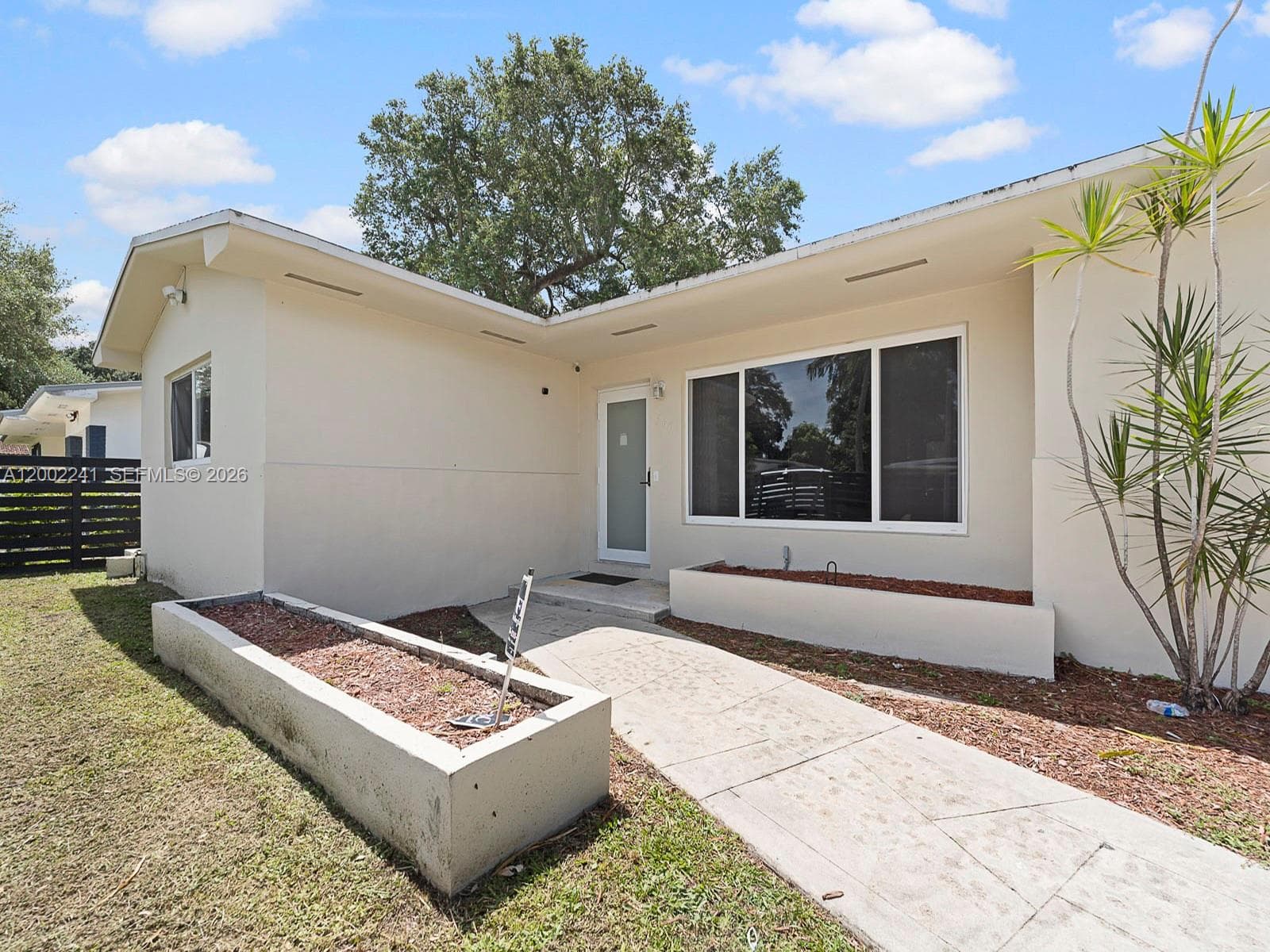 560 NE 161st St, Miami FL 33162 — 47
