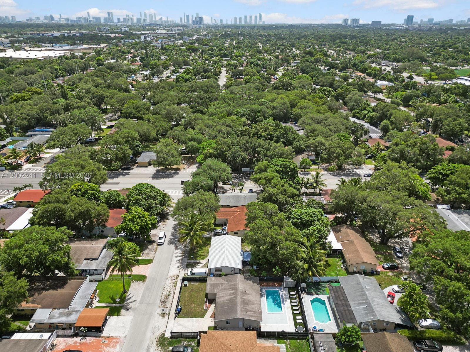 560 NE 161st St, Miami FL 33162 — 3