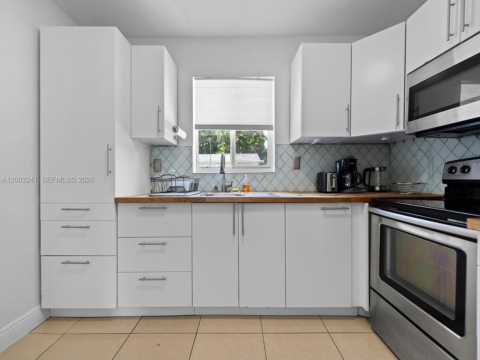 560 NE 161st St, Miami FL 33162 — 24