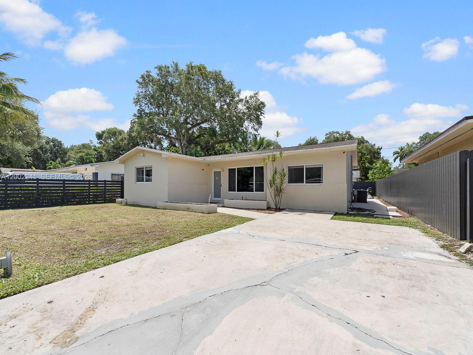 560 NE 161st St, Miami FL 33162 — 49