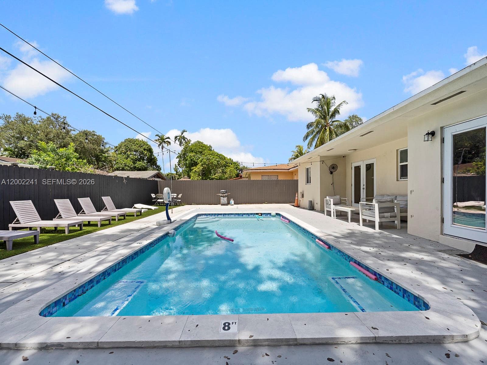 560 NE 161st St, Miami FL 33162 — 41