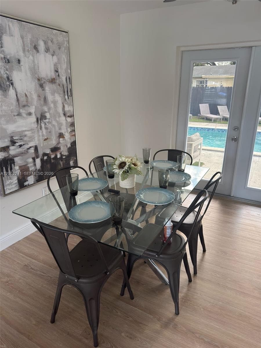 560 NE 161st St, Miami FL 33162 — 18
