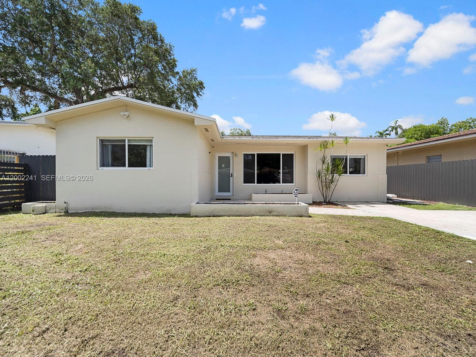 560 NE 161st St, Miami FL 33162 — 48