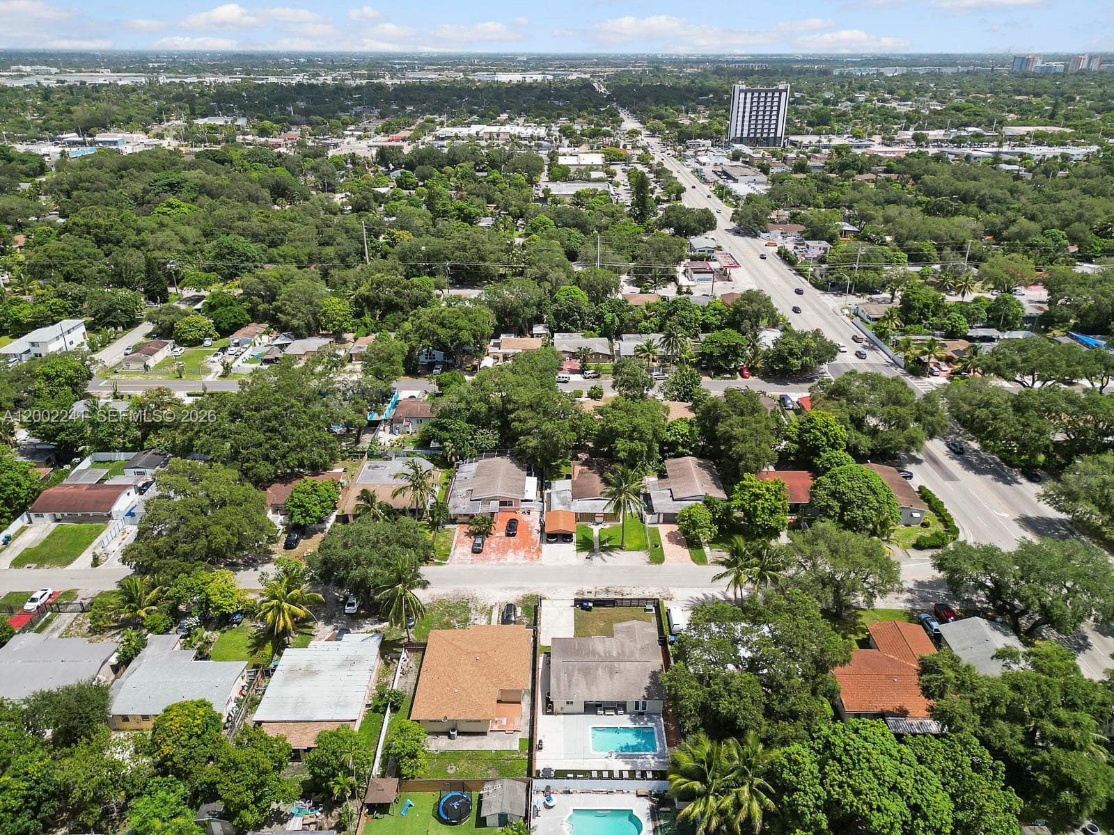 560 NE 161st St, Miami FL 33162 — 4