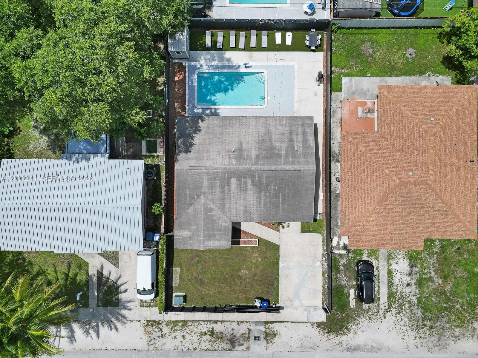560 NE 161st St, Miami FL 33162 — 8