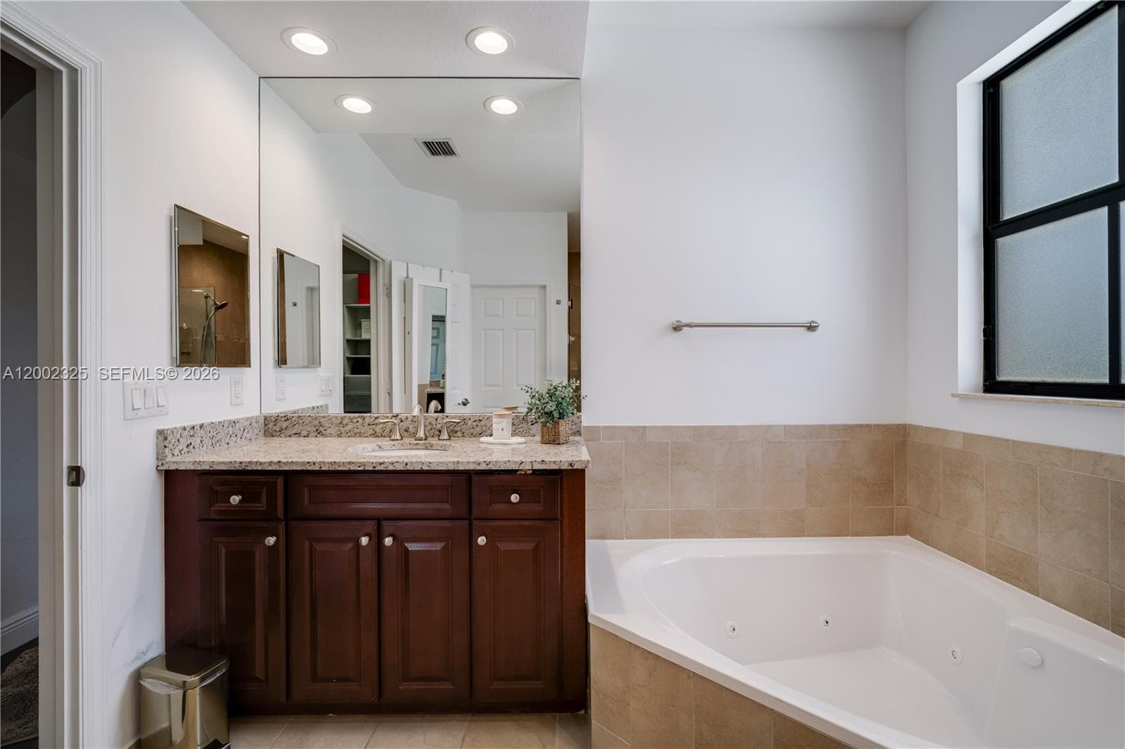 10045 NW 86th Ter, Doral FL 33178 — 35