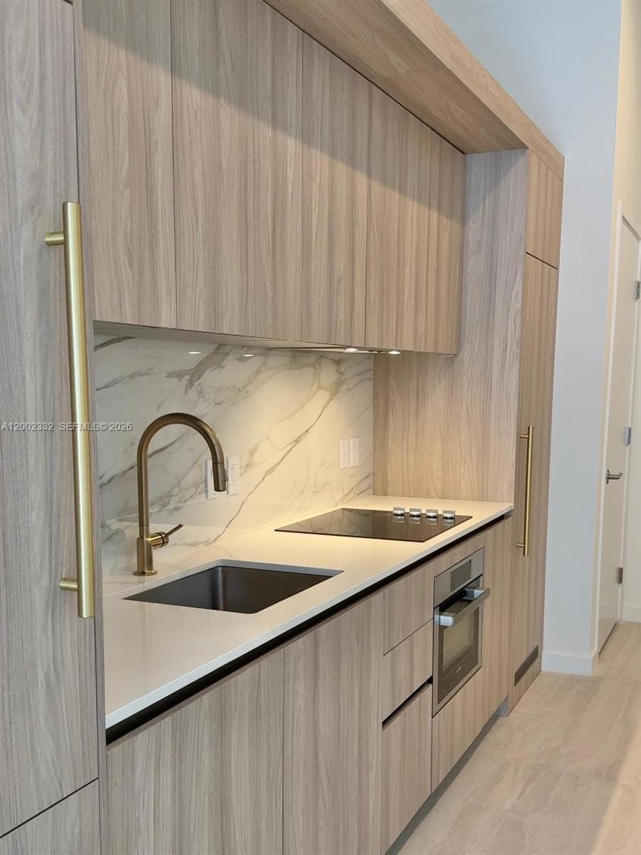 77 SE 5th street # 1010, Miami FL 33131 — 2