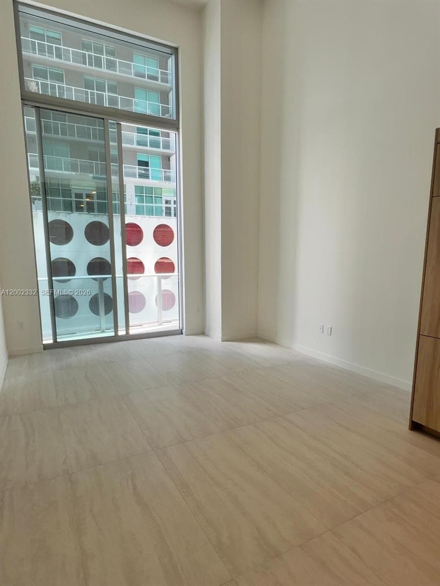 77 SE 5th street # 1010, Miami FL 33131 — 6