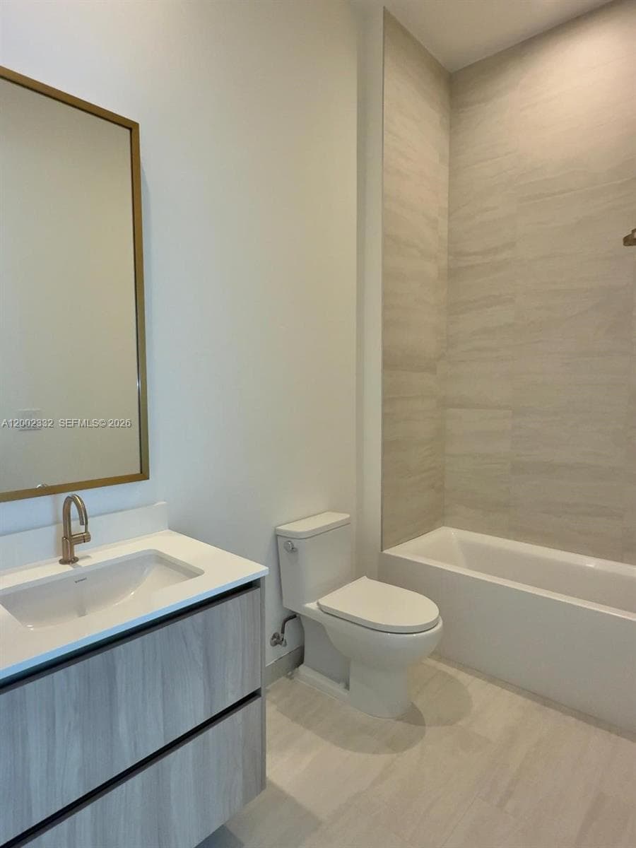 77 SE 5th street # 1010, Miami FL 33131 — 12