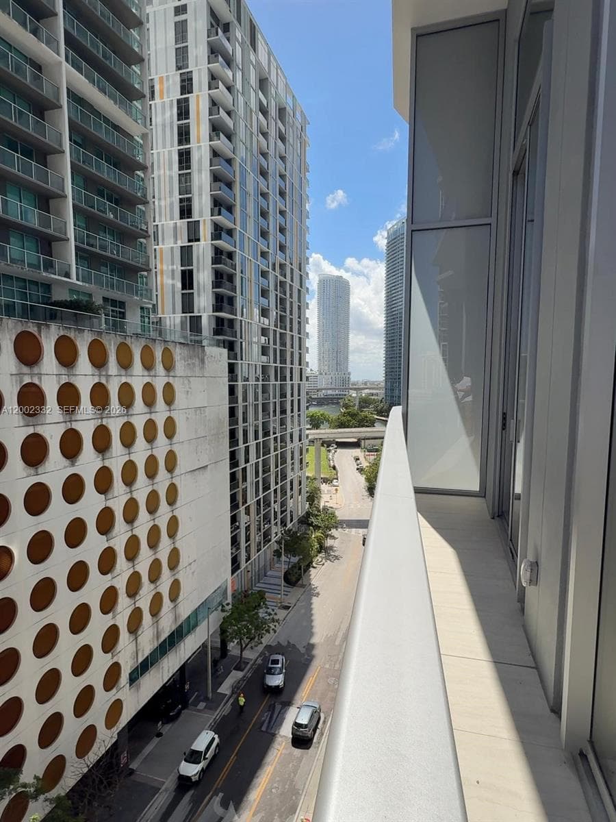 77 SE 5th street # 1010, Miami FL 33131 — 1