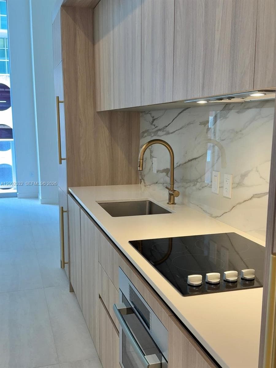 77 SE 5th street # 1010, Miami FL 33131 — 5