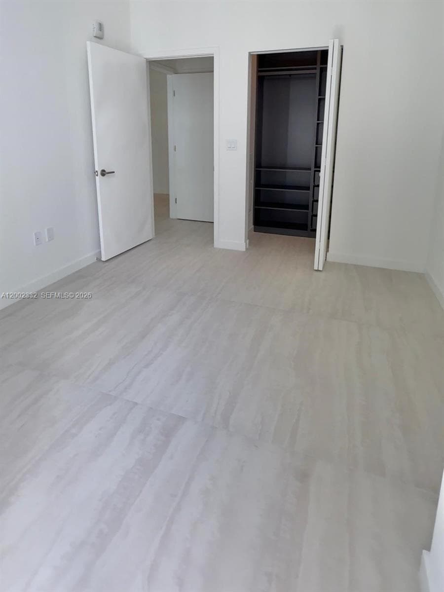 77 SE 5th street # 1010, Miami FL 33131 — 10