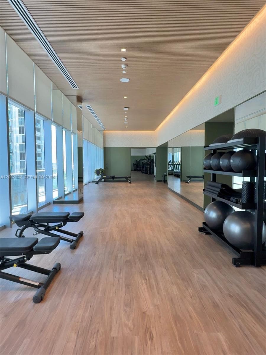 77 SE 5th street # 1010, Miami FL 33131 — 14