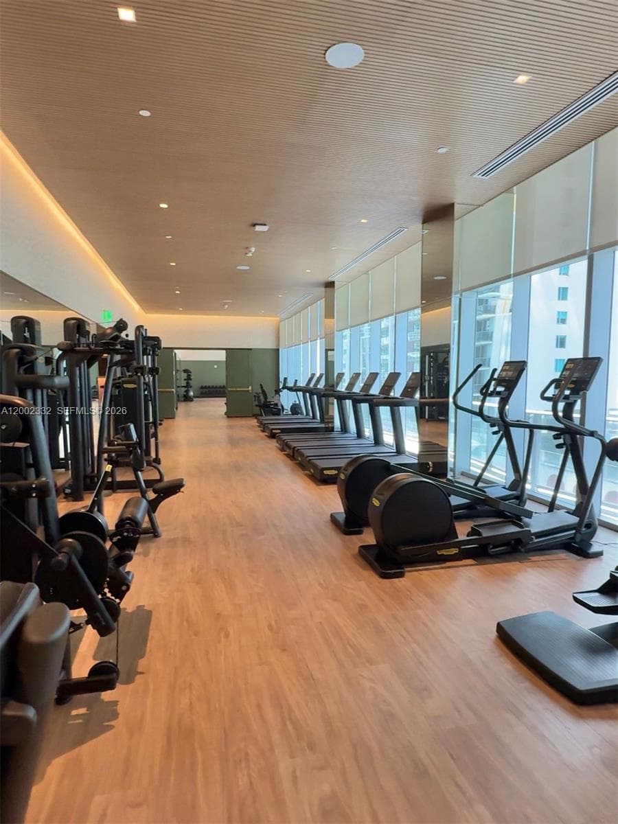 77 SE 5th street # 1010, Miami FL 33131 — 18
