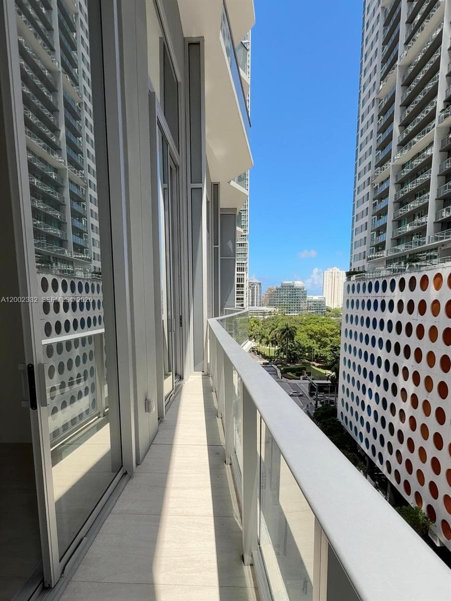 77 SE 5th street # 1010, Miami FL 33131 — 11