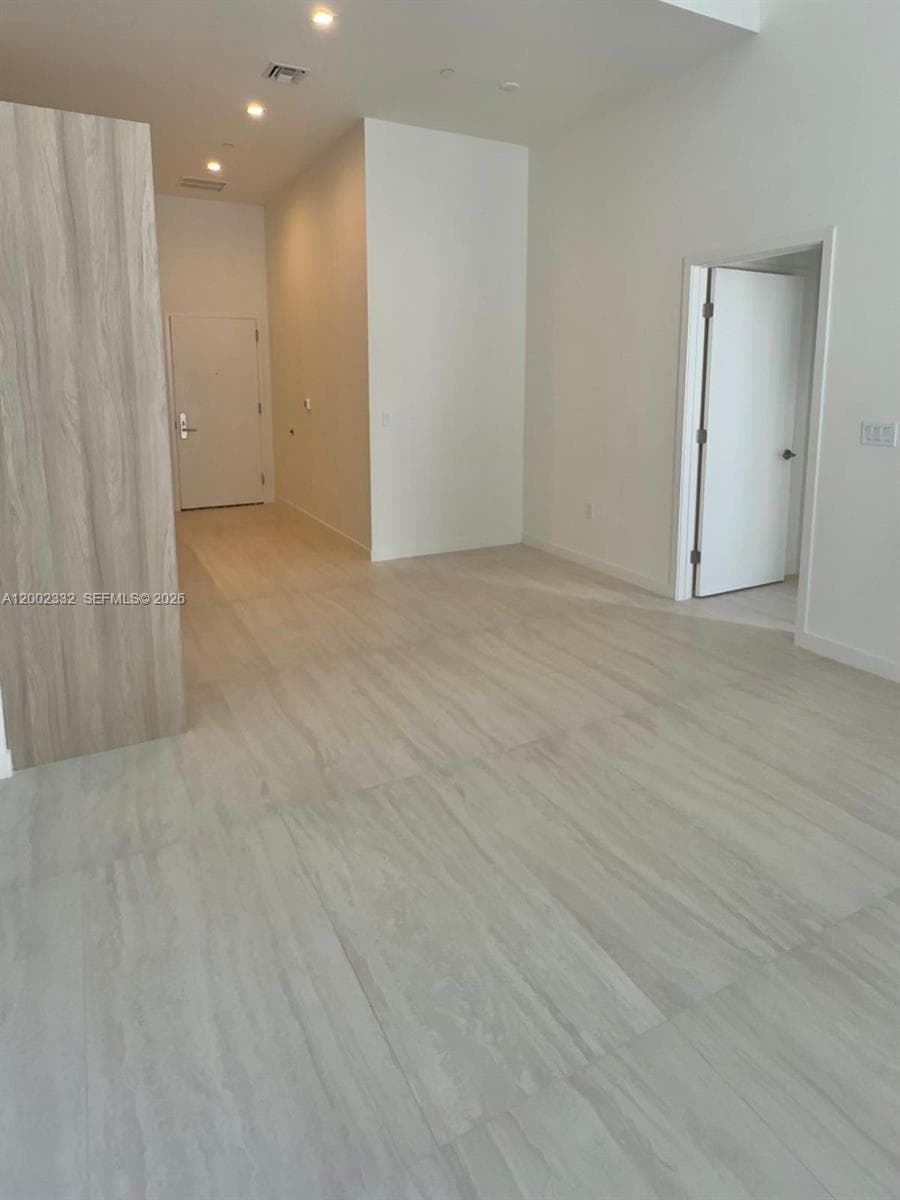 77 SE 5th street # 1010, Miami FL 33131 — 4