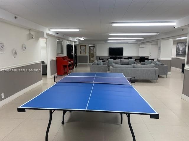 100 Lincoln Rd # 927, Miami Beach FL 33139 — 43