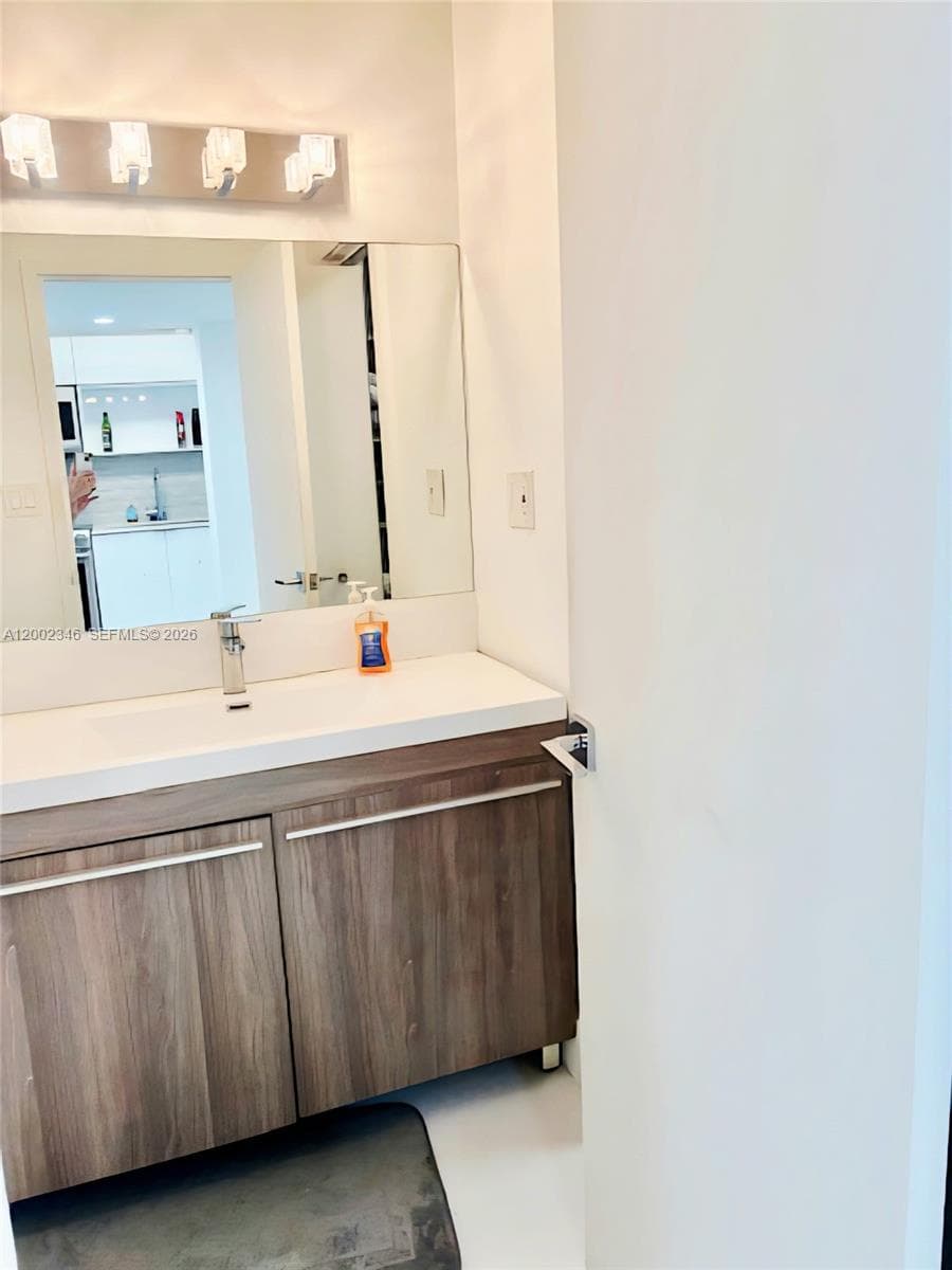 100 Lincoln Rd # 927, Miami Beach FL 33139 — 18