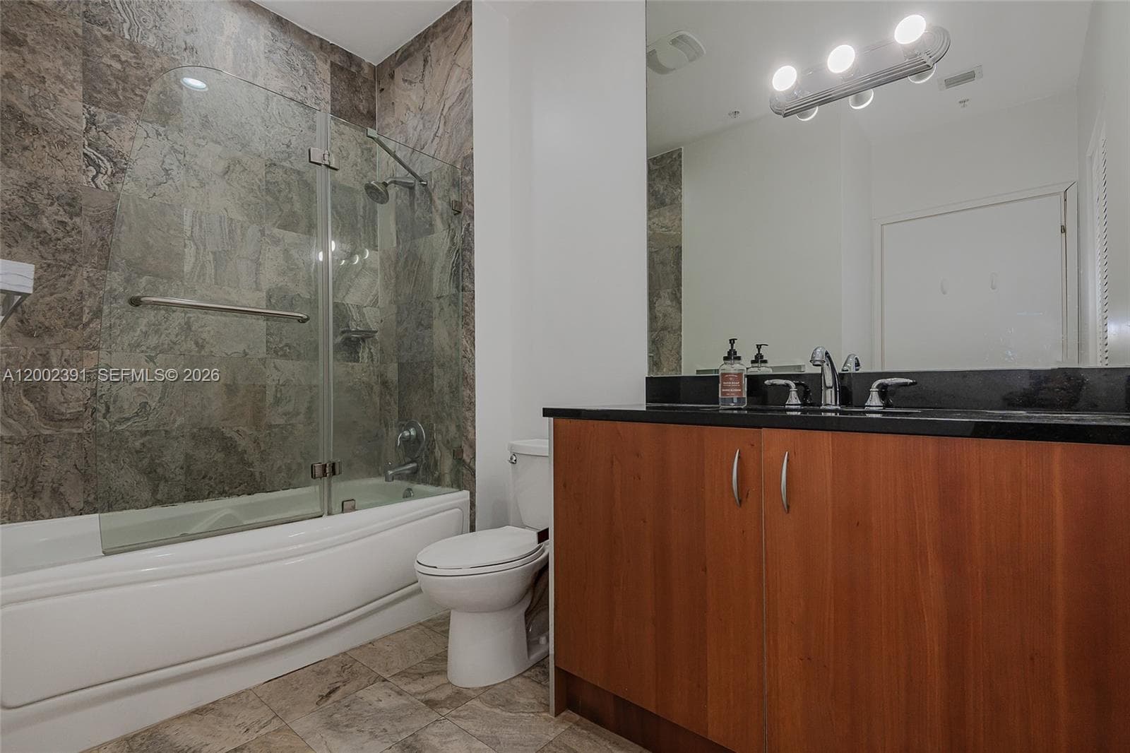300 S Biscayne Blvd # 3903, Miami FL 33131 — 22