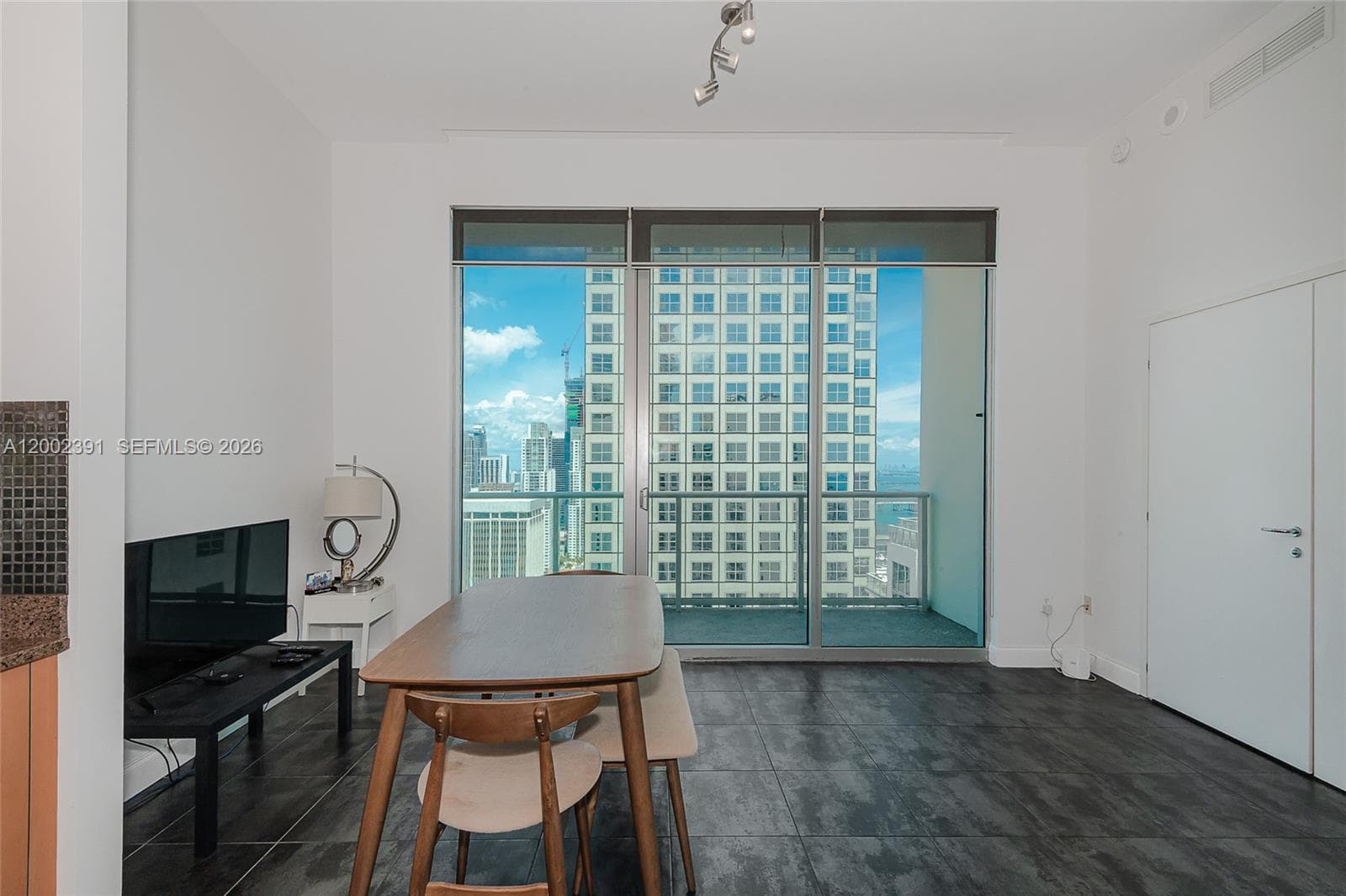 300 S Biscayne Blvd # 3903, Miami FL 33131 — 14