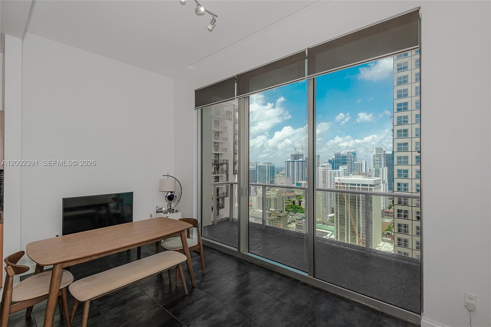 300 S Biscayne Blvd # 3903, Miami FL 33131 — 18