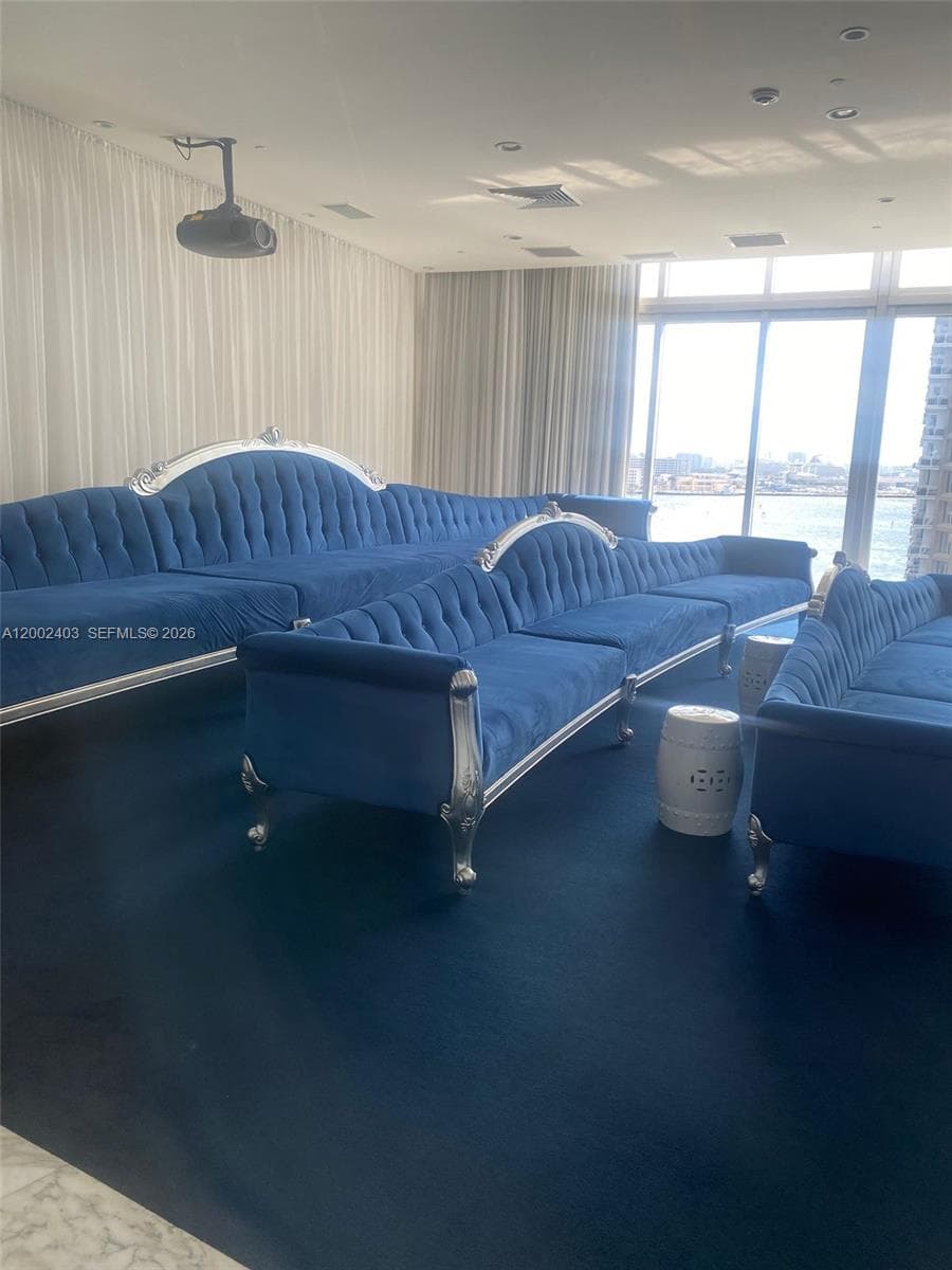 475 Brickell Ave # 5508, Miami FL 33131 — 17