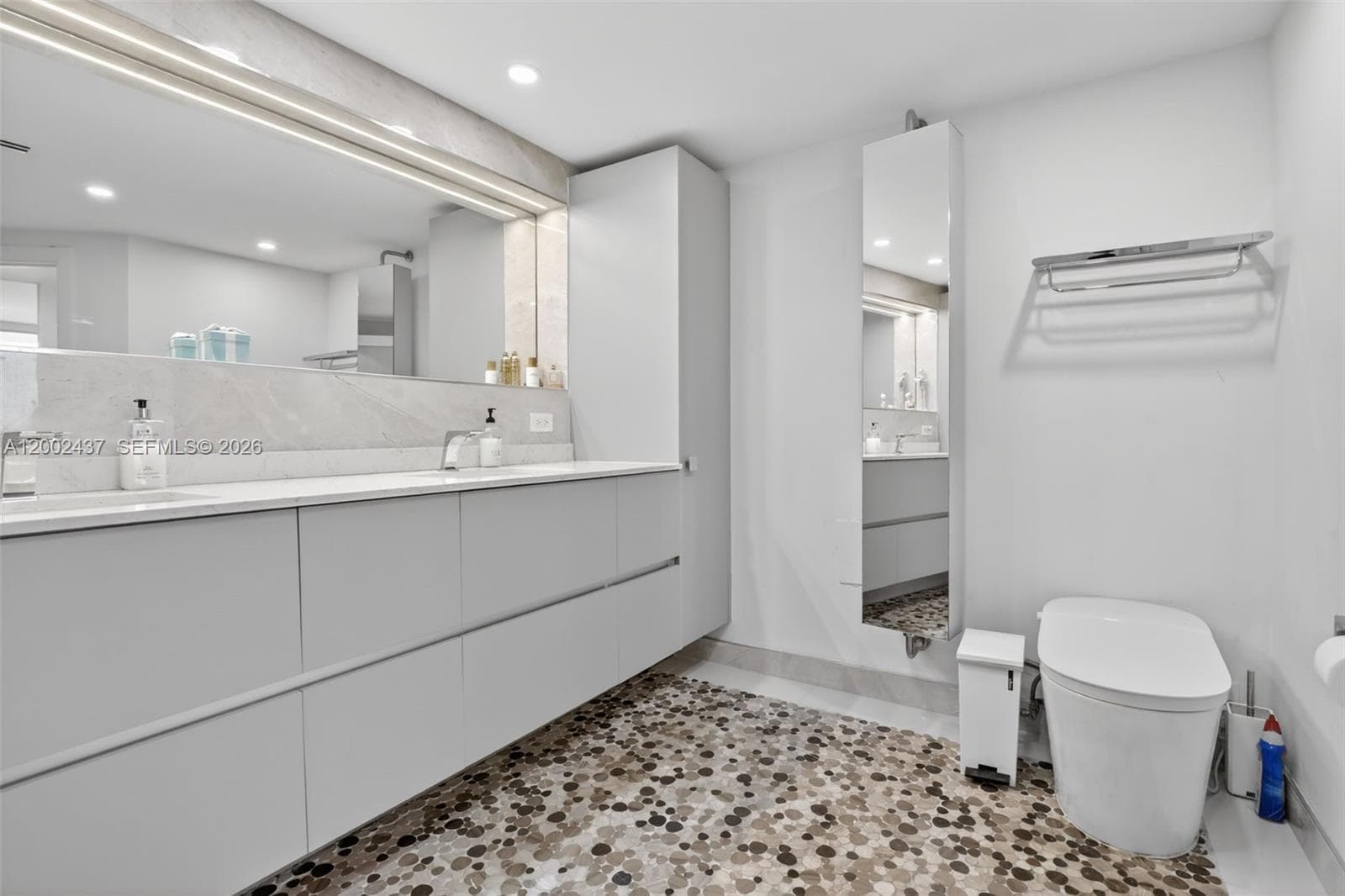 3000 Island Blvd # 2404, Aventura FL 33160 — 27