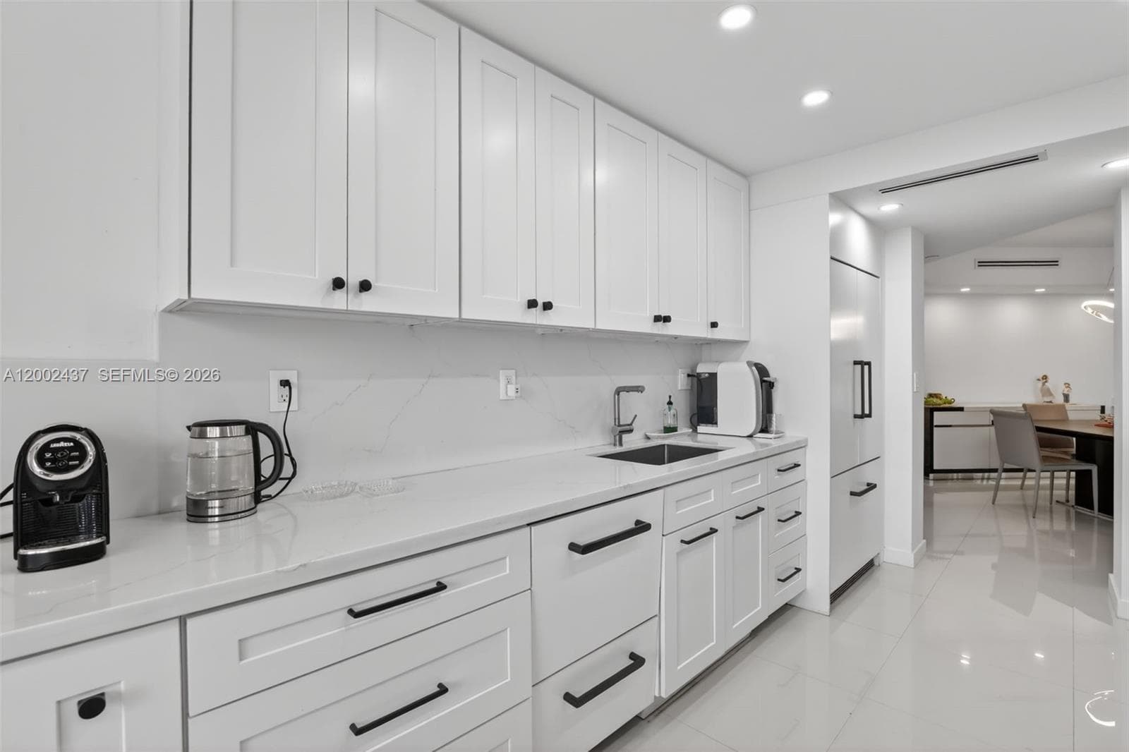 3000 Island Blvd # 2404, Aventura FL 33160 — 17