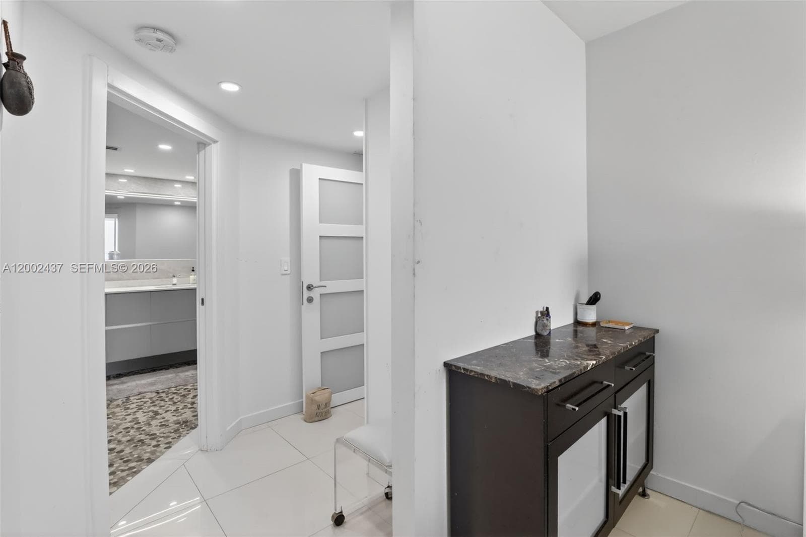 3000 Island Blvd # 2404, Aventura FL 33160 — 24