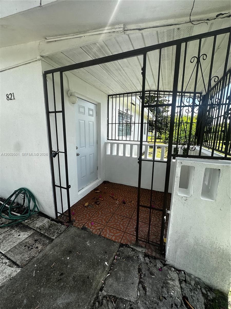 821 SW 2nd St, Florida City FL 33034 — 5